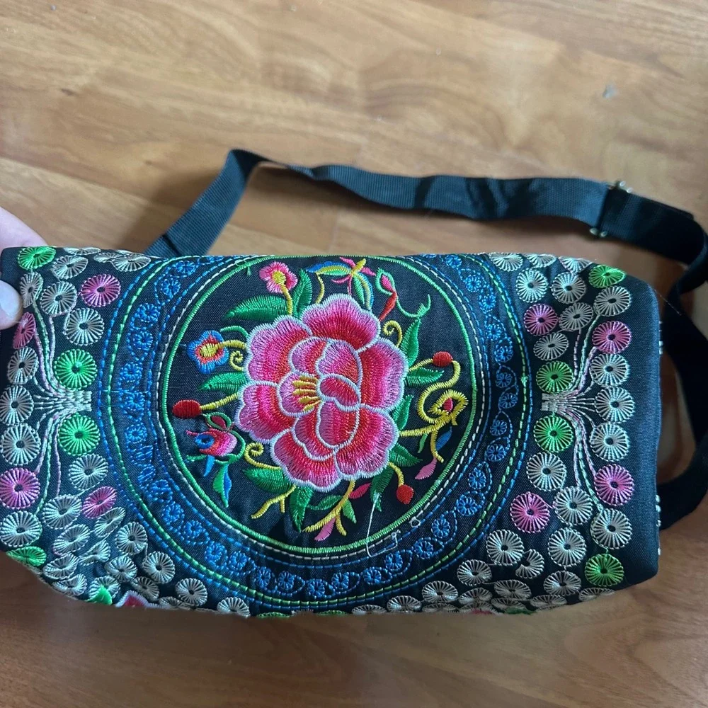 Unbranded Floral Embroidered Crossbody Bag Womens Small Black Boho Zip Purse